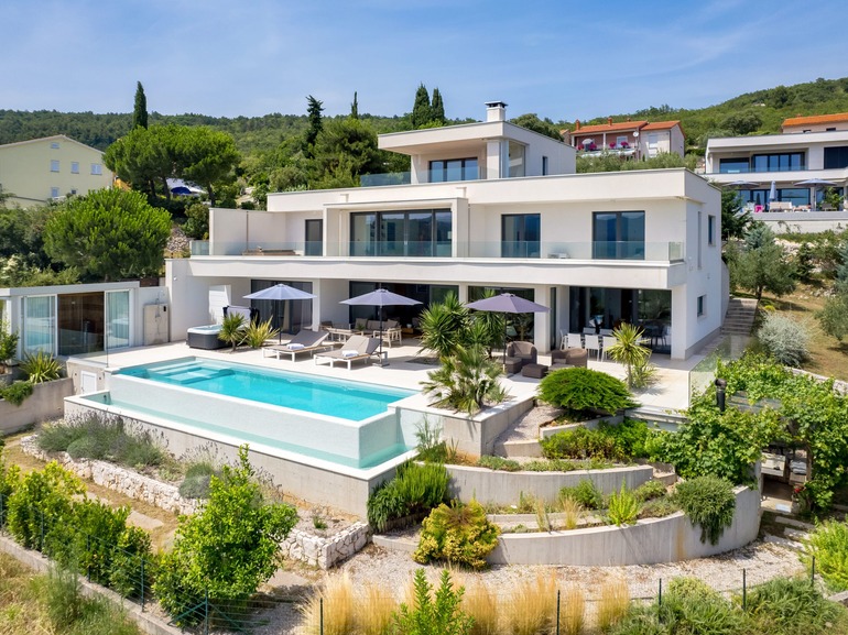 Majestic Coastal Retreat - Villa Mayan