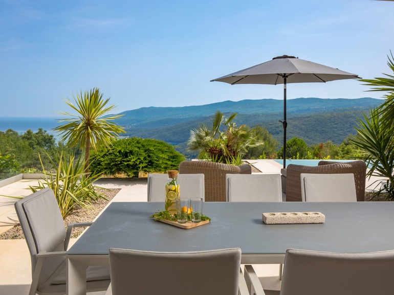 Majestic Coastal Retreat - Villa Mayan