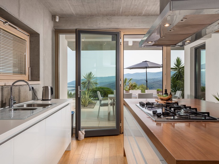 Majestic Coastal Retreat - Villa Mayan