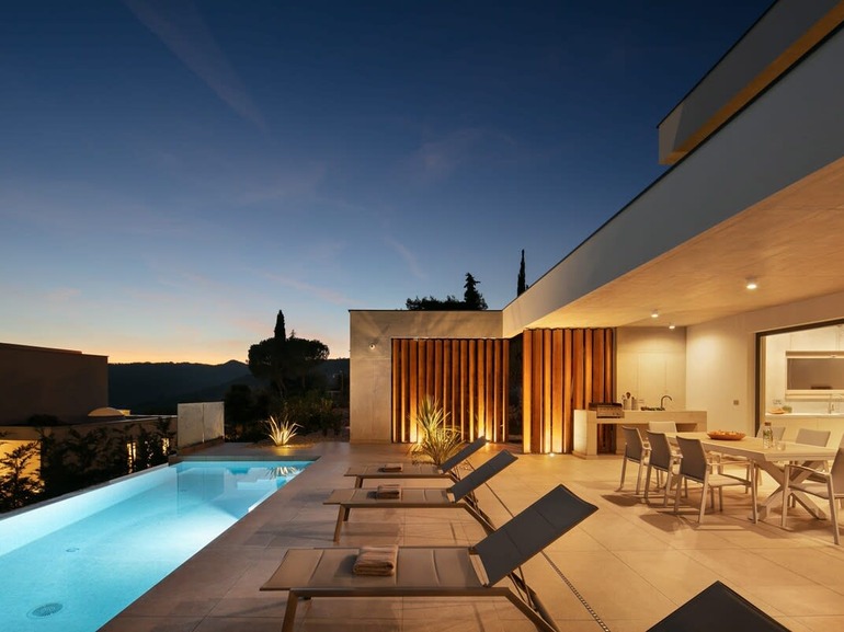 Luxury Coastal Retreat - Villa Saturea