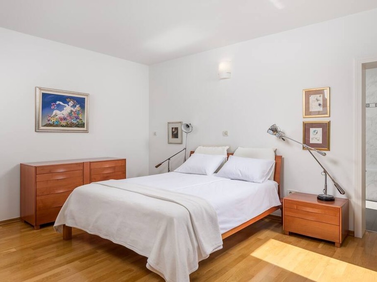 RM Grande Villa – Right Wing