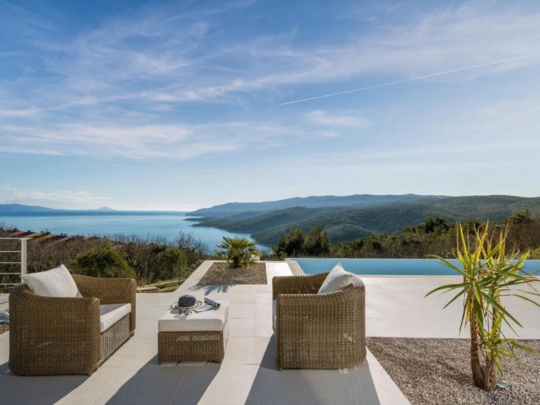 Majestic Coastal Retreat - Villa Mayan